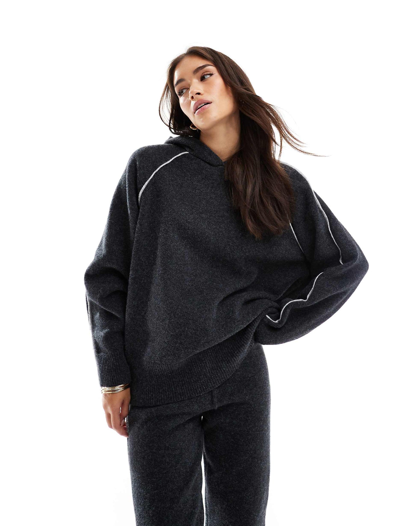 sweat à capuche et jogging tricotés