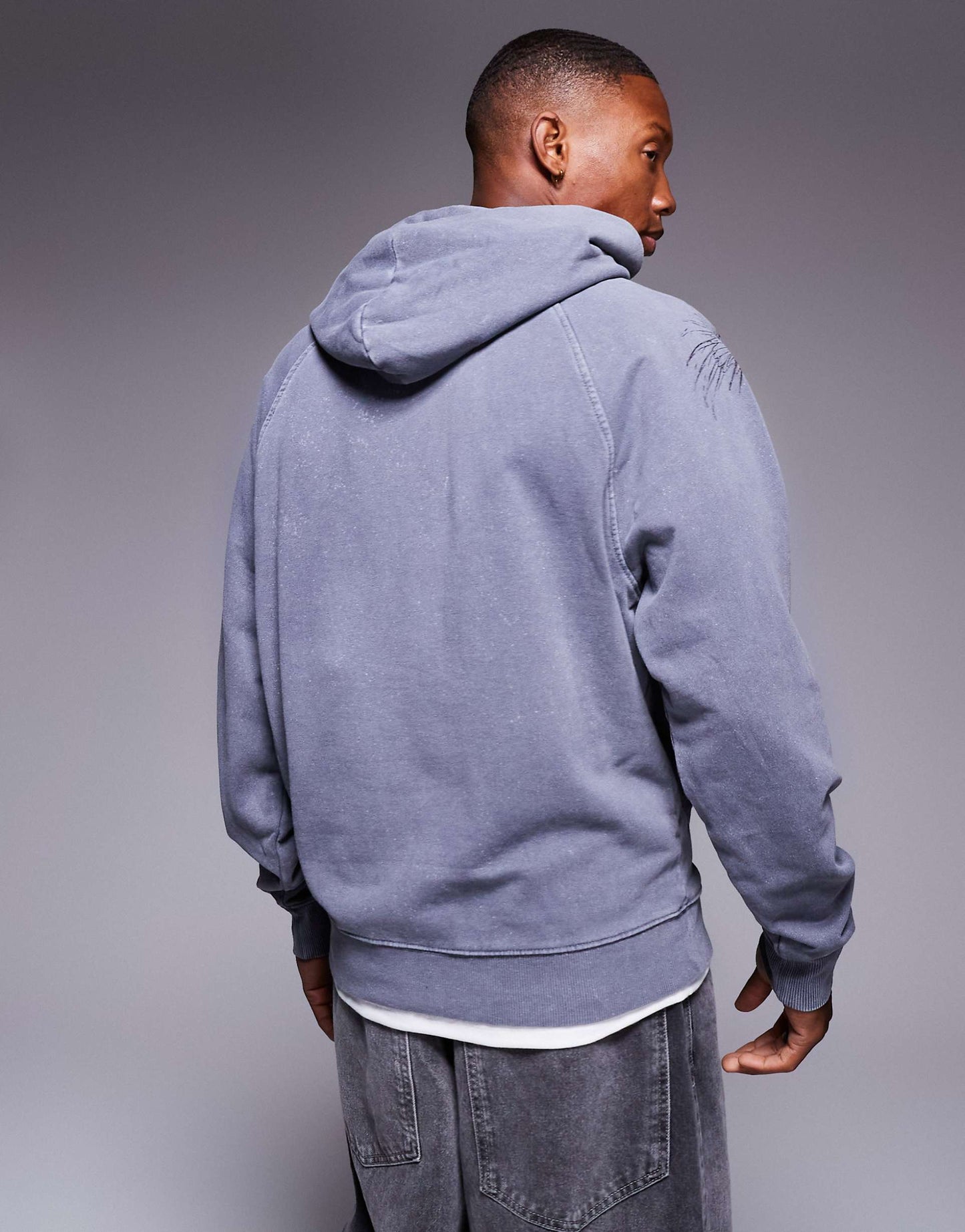 Sweat à capuche imprimé grue dans le dos