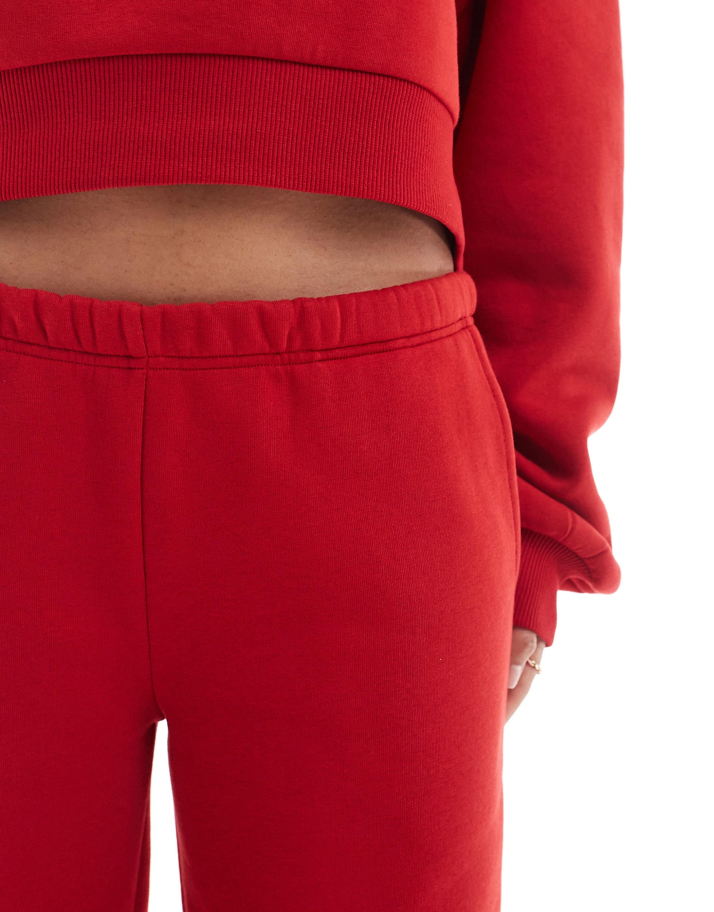 pantalon de survêtement en rouge