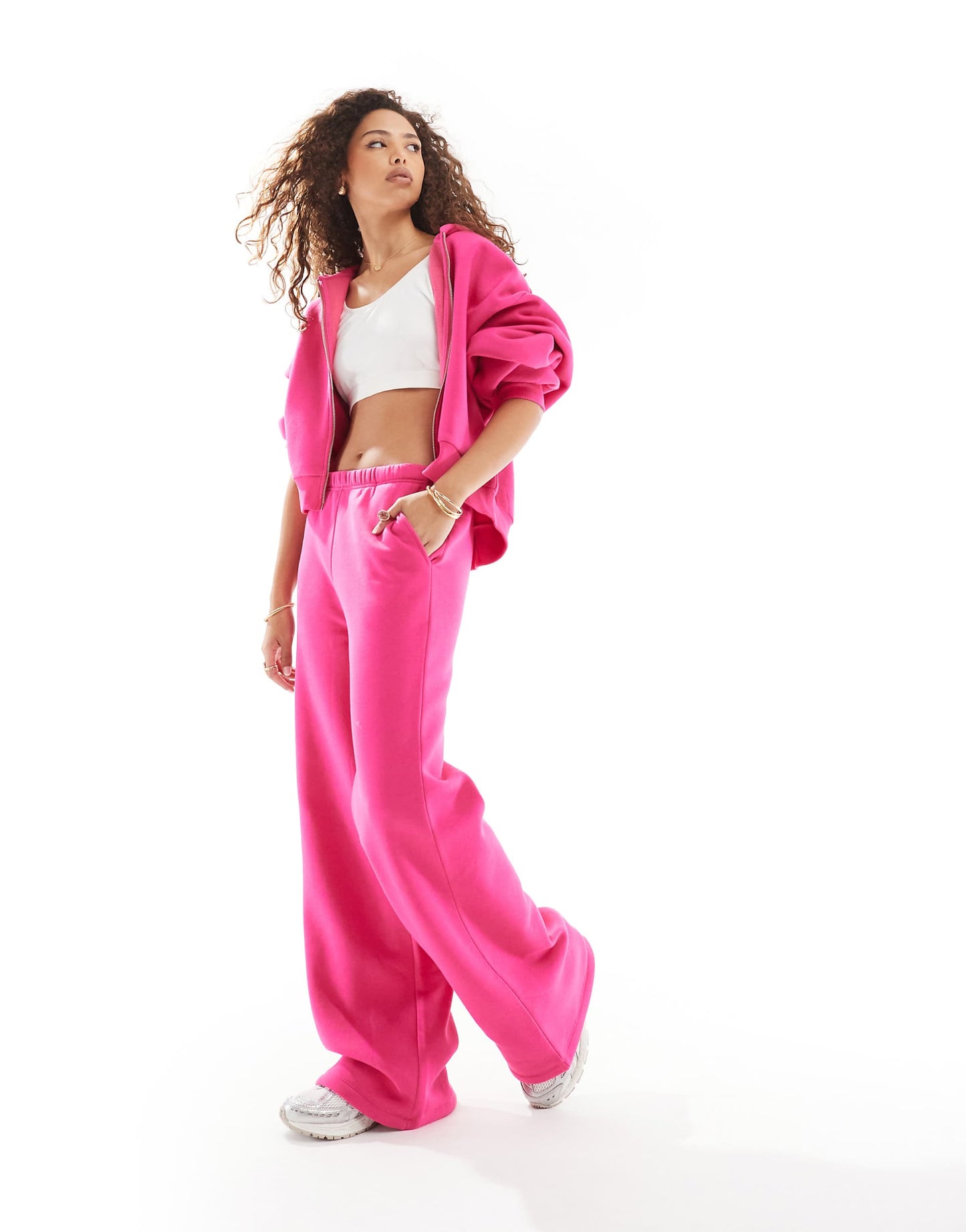 sweat à capuche et jogging en rose