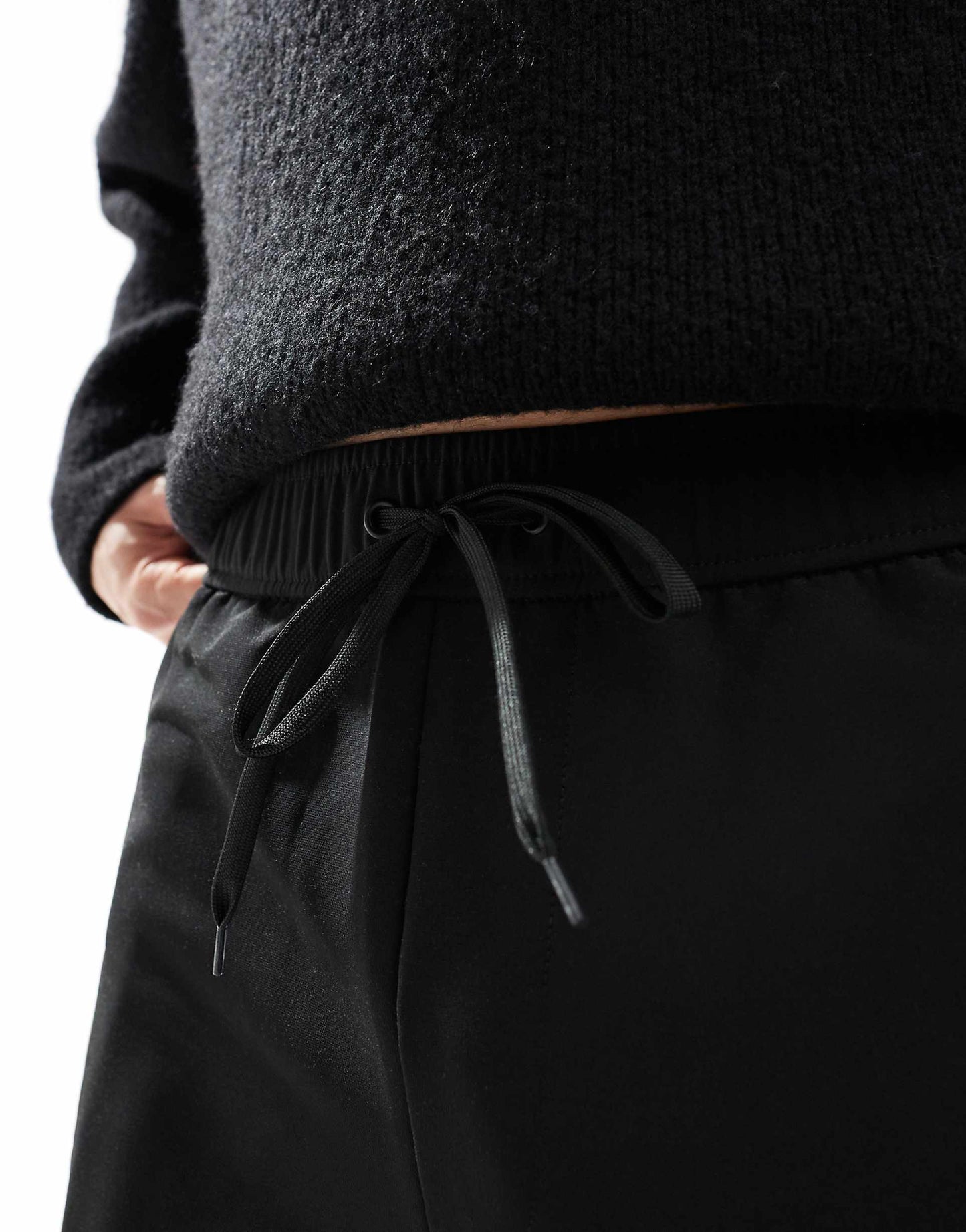 Pantalon ajusté en noir