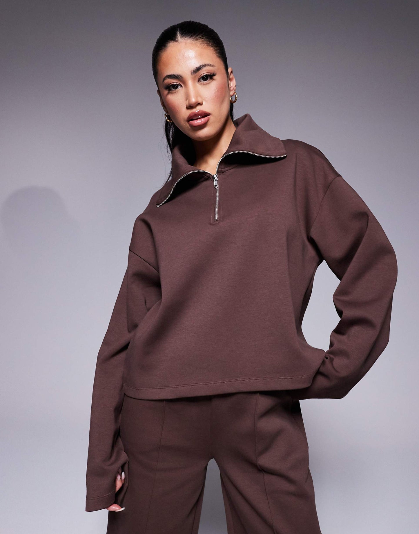 ensemble pantalon de survêtement et sweat-shirt