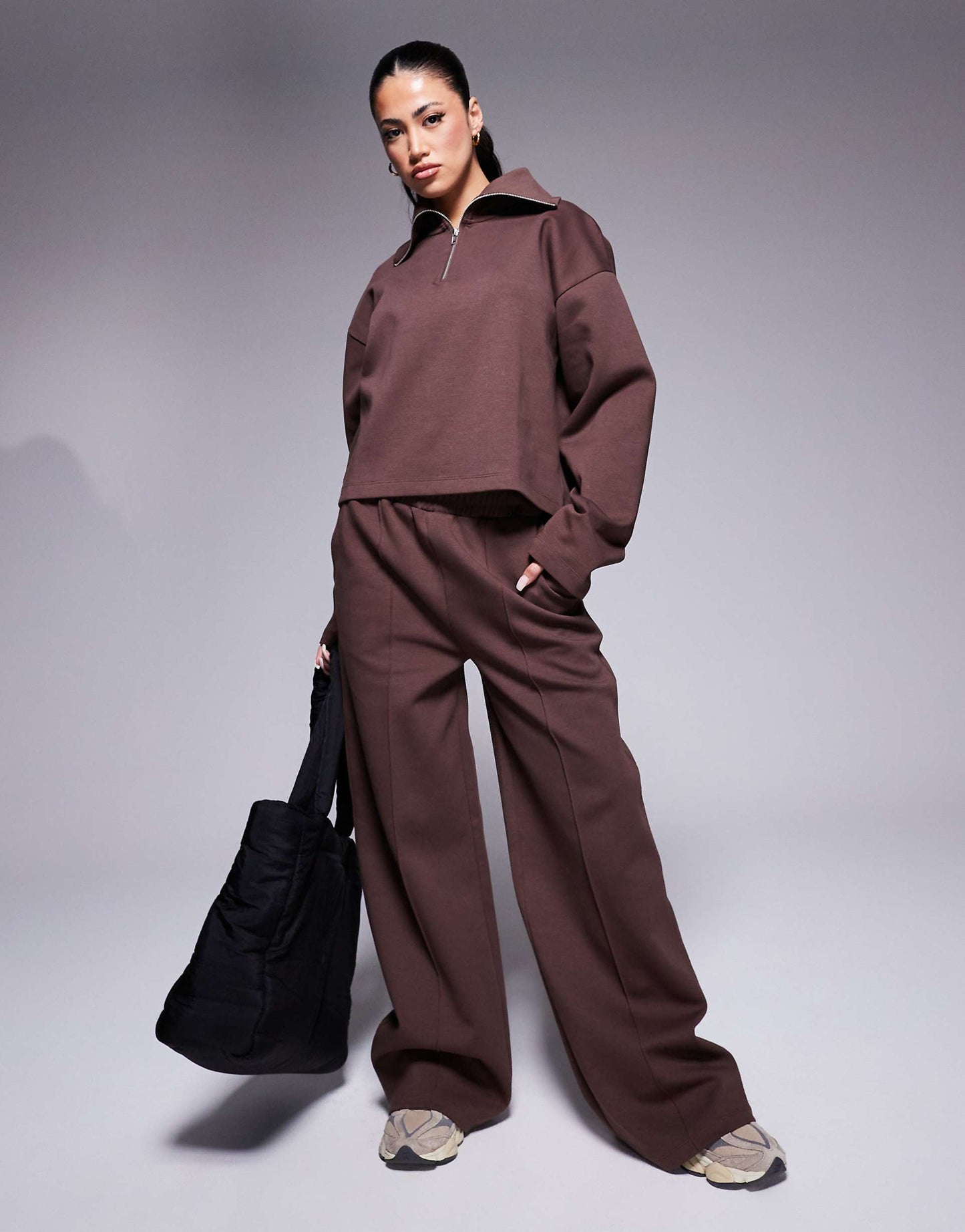 ensemble pantalon de survêtement et sweat-shirt
