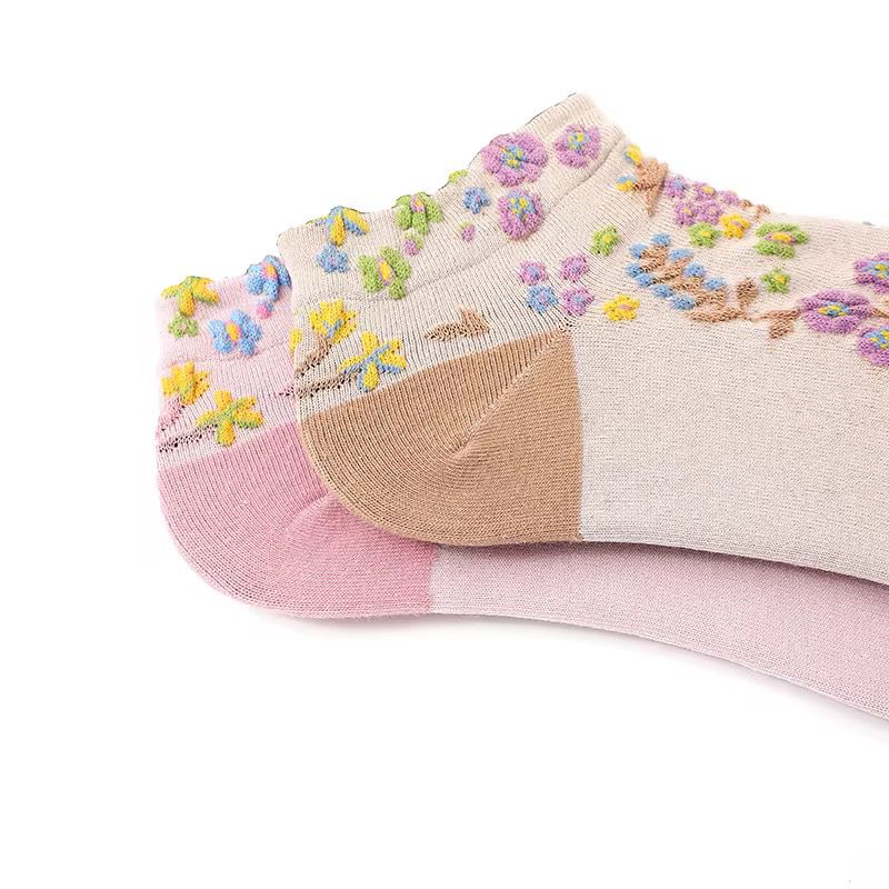 Paire de socquettes brodées de fleurs