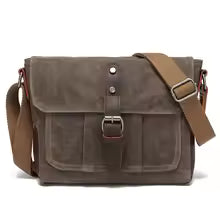 Sac bandoulière unisexe vintage en toile porté épaule