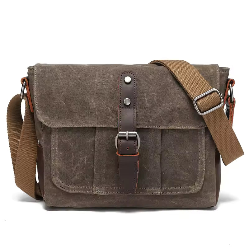 Sac bandoulière unisexe vintage en toile porté épaule